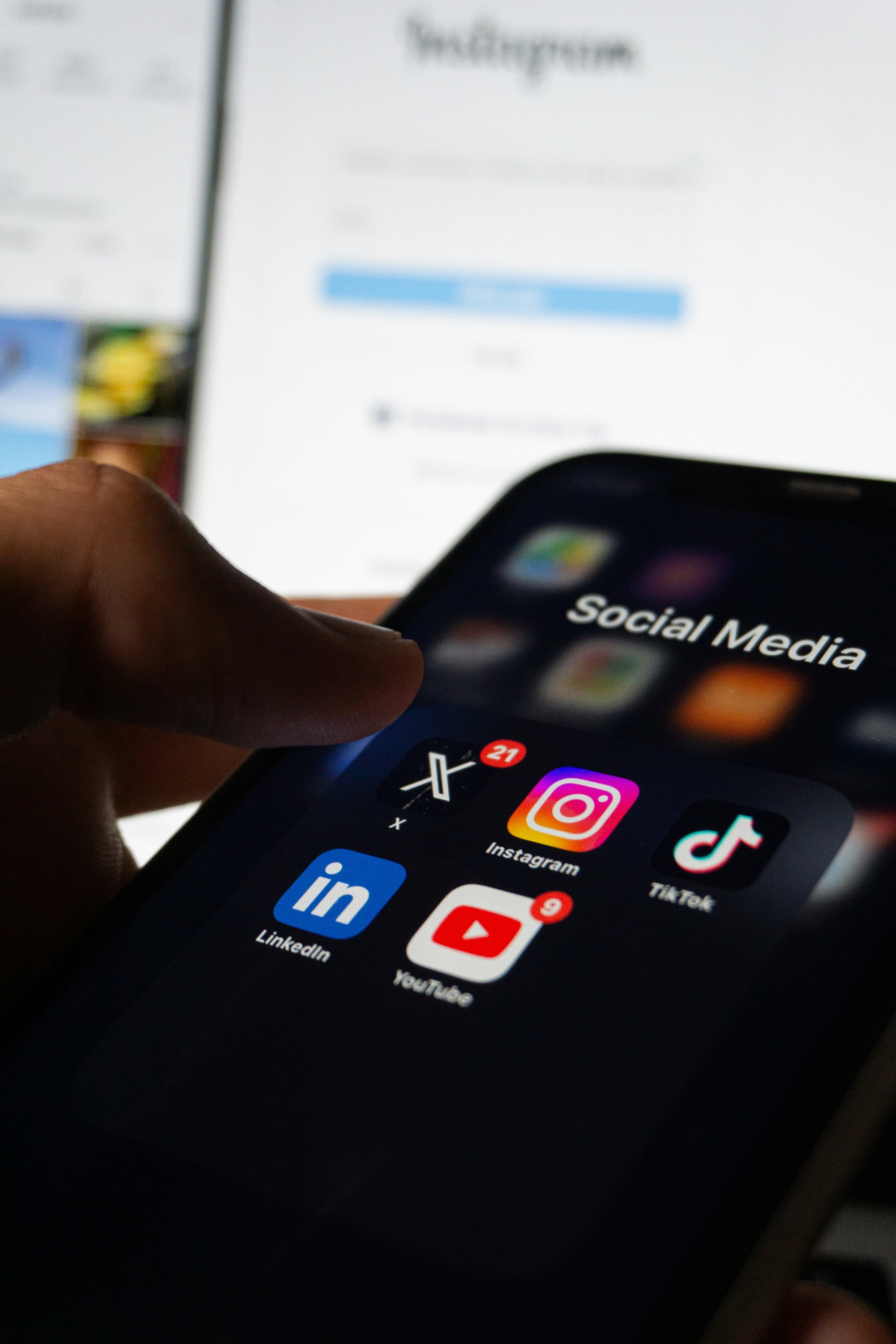 Social media &
Account management
